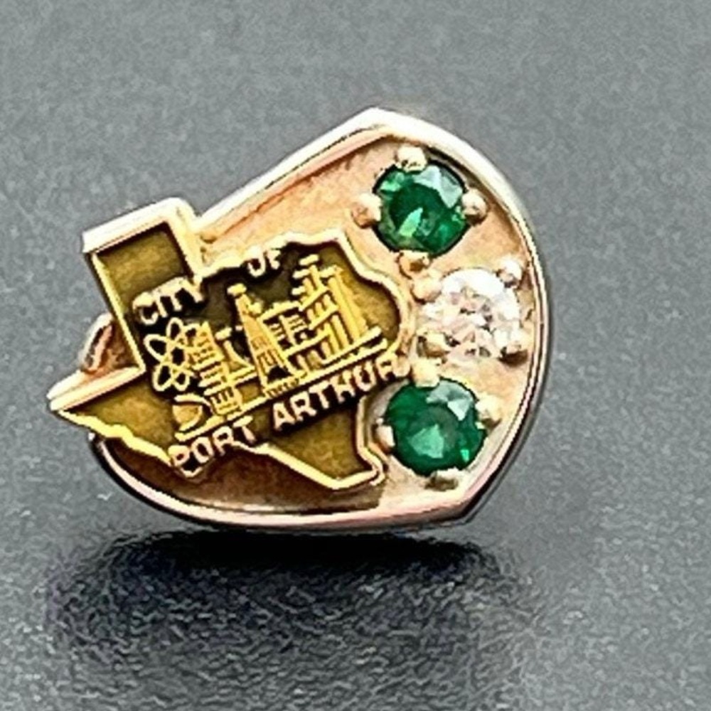 CTO Vintage City of Port Arthur Texas Oil 10k Emerald and Diamond Lapel Pin